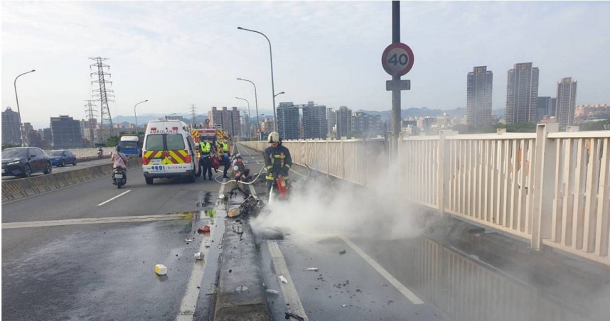 華中橋4車連撞起火　6人輕傷送醫
