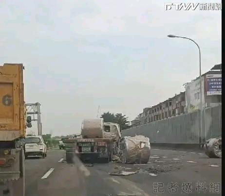 巨大「鋼捲」掉落路面!國一354.5K發生車禍 後方回堵10公里
