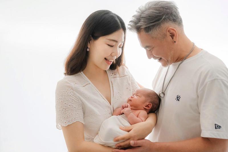 馬國賢曬滿月萌兒！父子神復刻　「這個月彷彿過了一年」吐新手爸甘苦