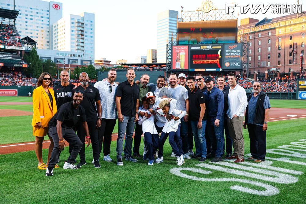 MLB／明星外野手瓊斯正式退休　陳偉殷到場祝福