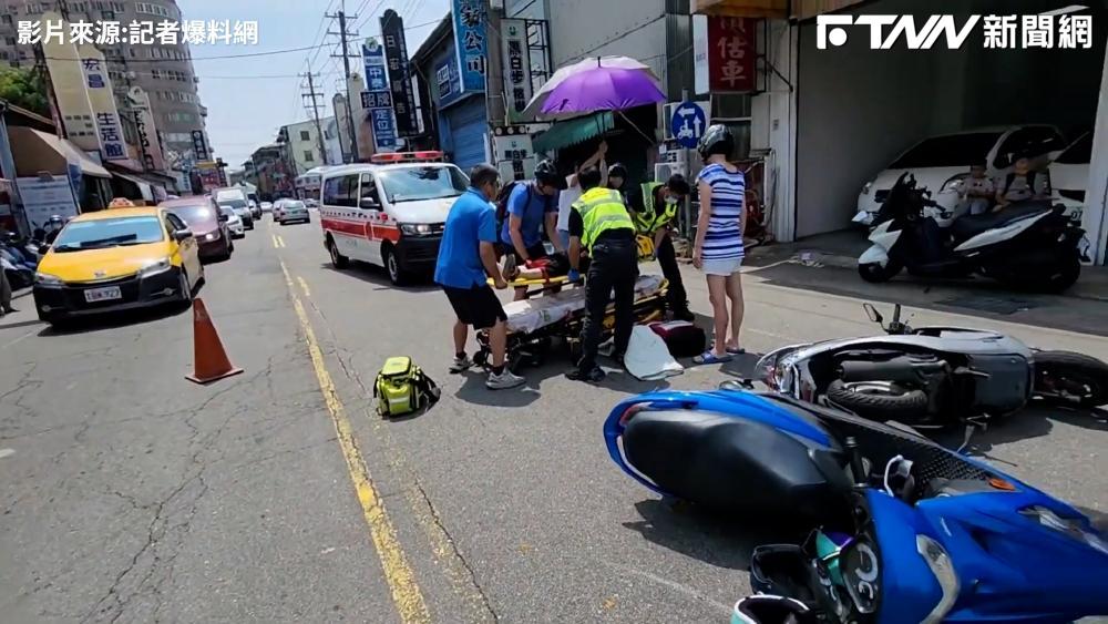 影/母載兩兒遇交通事故 兒一旁不捨喊「媽媽加油!」