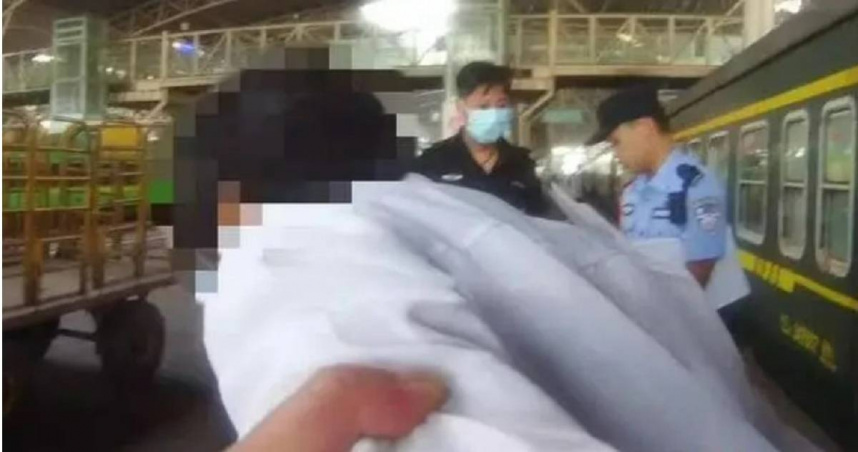 乘車「梅開3度」猥褻鄰座女子　噁男到站遭逮…妻狂甩耳光：我打死你