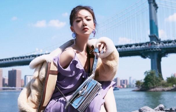 吳謹言現身紐約街頭 網友讚:無死角女神