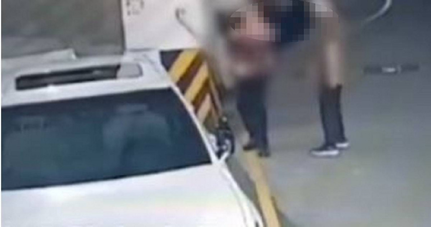 不滿不給生活費還有錢換百萬新車！92歲岳母持拐杖怒砸女婿車　下場慘了