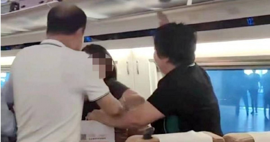搭乘高鐵拒換座位！妙齡女遭一家3口「爆打10分鐘」全身傷